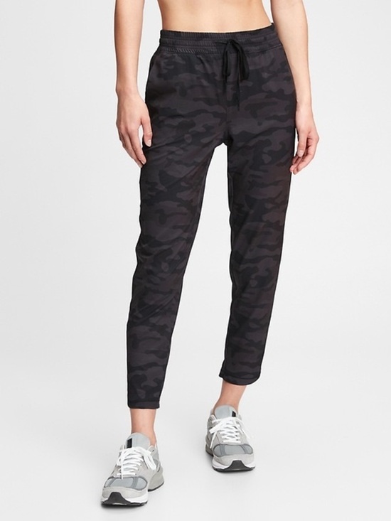 GAP Pants - GAP gapfit Black Camo Drawstring Joggers Womens size small with pockets